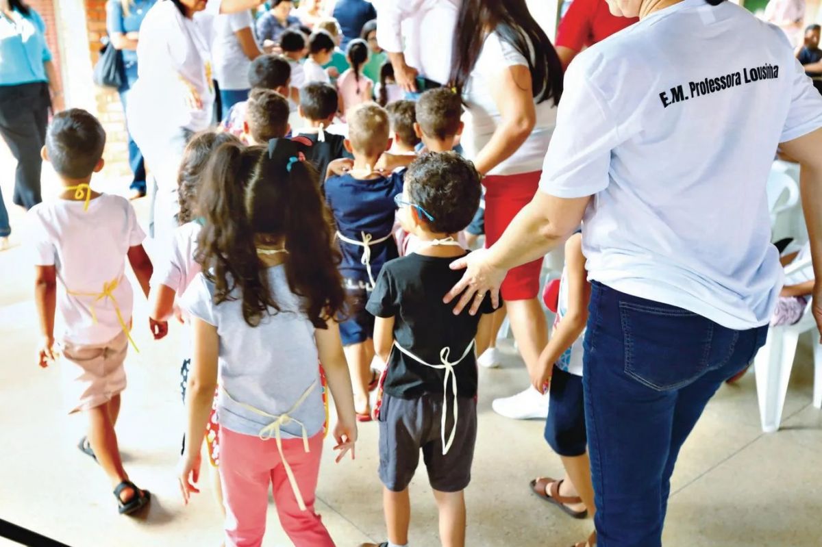 O Popular mostra que estudantes de Goiânia estão sem uniforme 3 meses após início das aulas